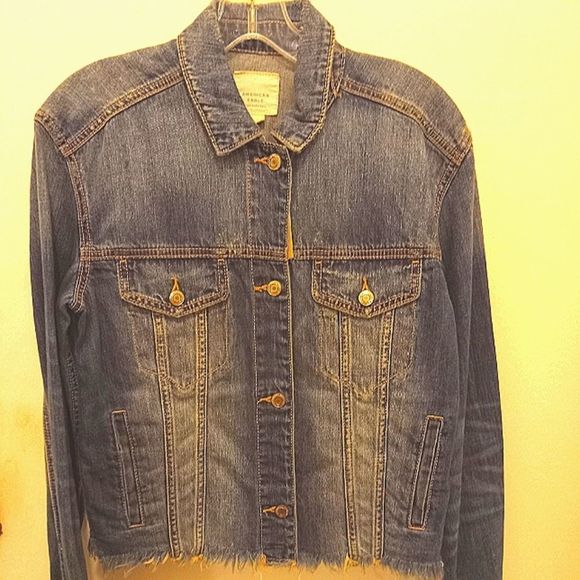 50% OFF AMERICAN EAGLE DISTRESSS/FRINGE JEAN JACKET - Picture 1 of 5
